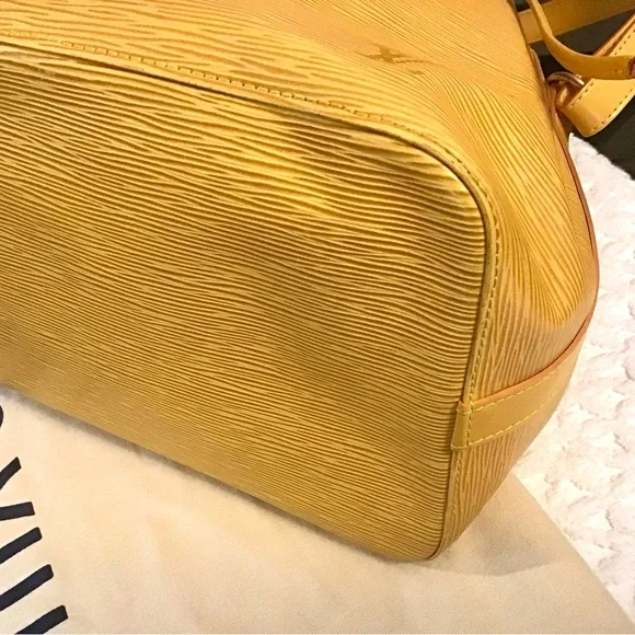 Louis Vuitton Bags - Picture 11 of 16